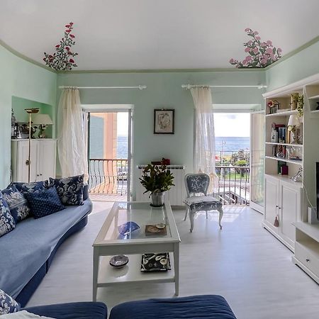 Splendido Appartamento Con Vista Mare Su Piazza Dante Варацце Экстерьер фото