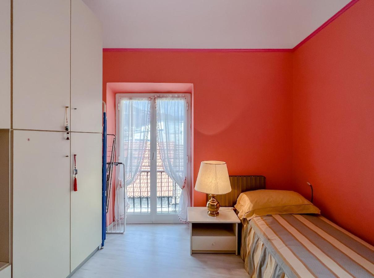 Splendido Appartamento Con Vista Mare Su Piazza Dante Варацце Экстерьер фото