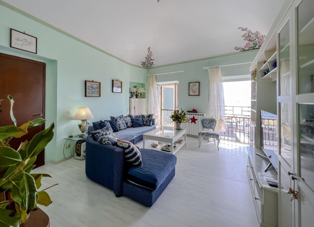 Splendido Appartamento Con Vista Mare Su Piazza Dante Варацце Экстерьер фото