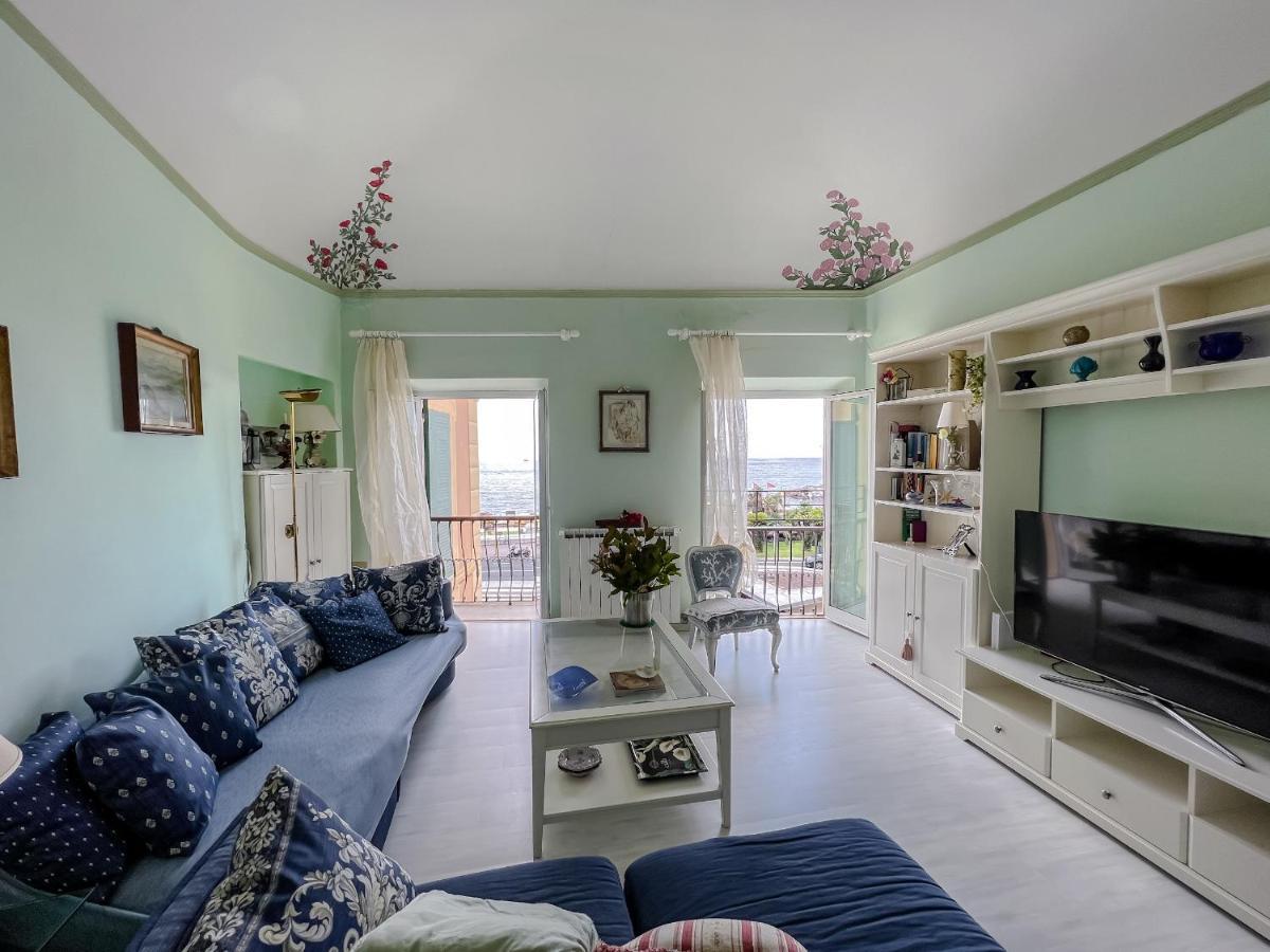 Splendido Appartamento Con Vista Mare Su Piazza Dante Варацце Экстерьер фото