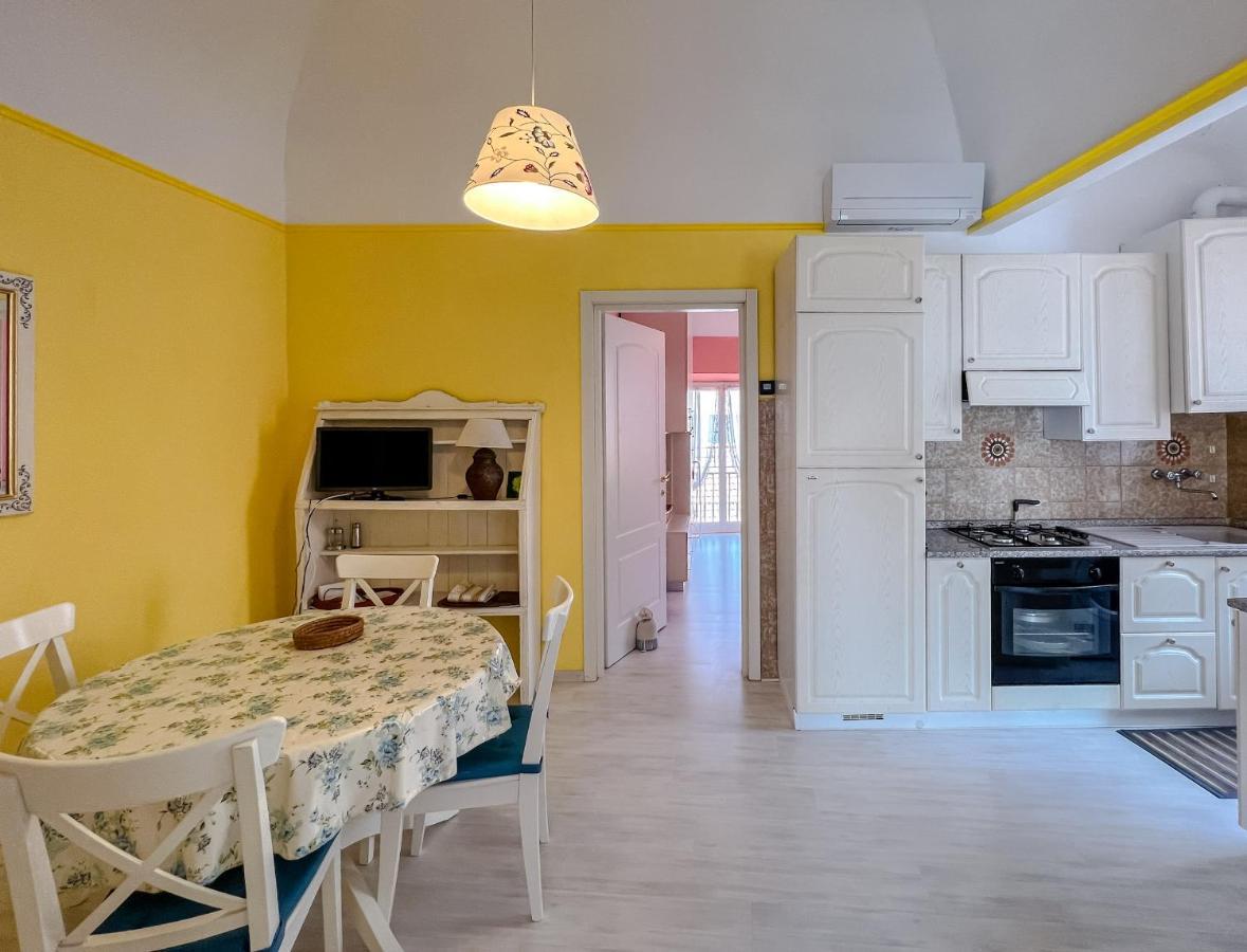 Splendido Appartamento Con Vista Mare Su Piazza Dante Варацце Экстерьер фото